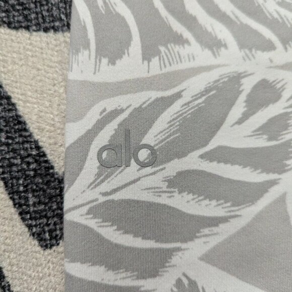 ALO yoga leggings white gray palm Small - Picture 4 of 6